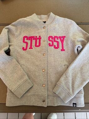 Stüssy Gray Varsity Snap Front Jacket Pink Logo Embroidered Size M Streetwear